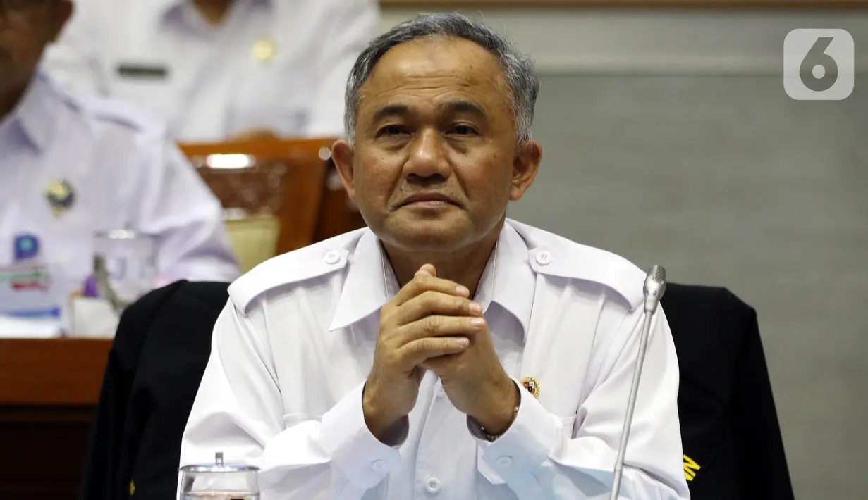 Kepala BNN Komjen Heru Winarko saat mengikuti rapat kerja dengan Komisi III DPR di Gedung Nusantara II, Kompleks Parlemen, Jakarta, Kamis (21/11/2019). Rapat membahas rencana strategis BNN dan BNNP serta hasil pemeriksaan BPK semester I tahun 2019. (Liputan6.com/JohanTallo)