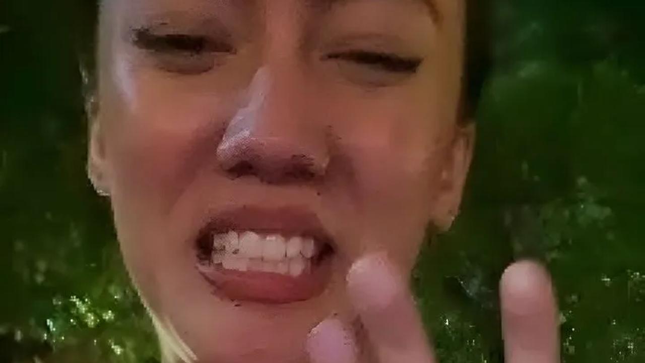 Nabila Sudiro kini sudah dilamar oleh kekasihnya, Muhammad Ivan. Kabar itu begitu membahagiakan.<br>