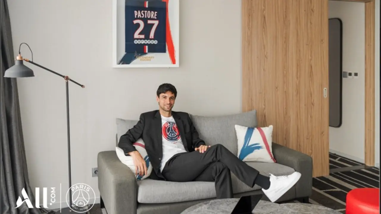Merasakan Kamar Hotel Bernuansa Pesepak Bola Legendaris Argentina Javier Pastore di Jakarta.