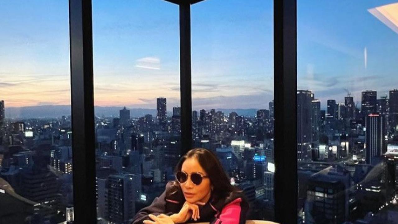 Setiap berlibur Momo tak pernah menginap di tempat yang biasa. Hotel dengan harga selangit lengkap dengan pemandangan menakjubkan menjadi tujuannya. Selain nyaman, penginapan jenis ini menurutnya family friendly.&nbsp;