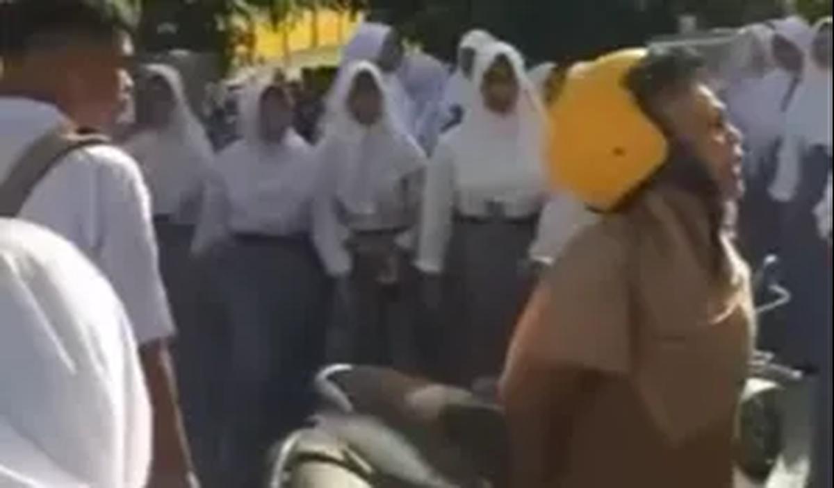 Guru Beri Reaksi