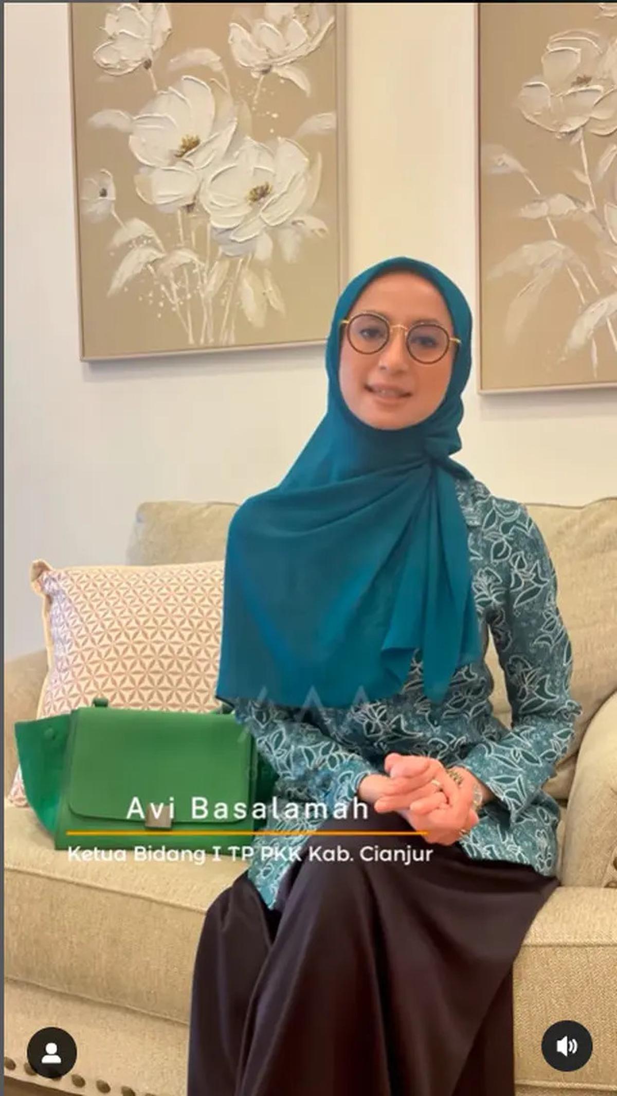 6 Potret Avi Basalamah Istri Ramzi Jadi Ibu PKK, Jabat Ketua Bidang 1 TP PKK Kab. Cianjur