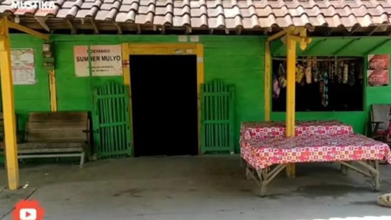 Tempat tinggal Pratama Arhan di desa juga difungsikan sebagai lokasi posyandu.