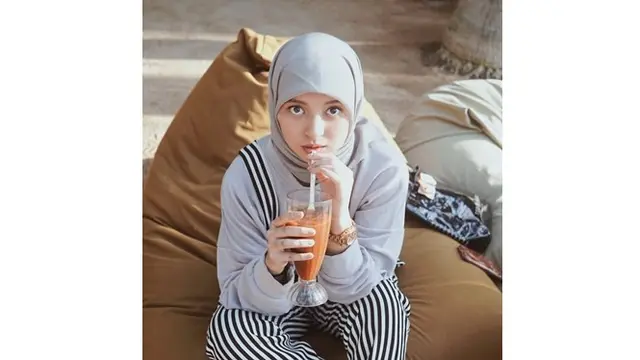 Wanita 22 tahun ini juga meminta doa pada warganet, agar dirinya istiqomah.