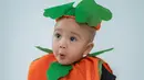 Rayyanza atau yang akrab disapa Cipung ini mengenakan kostum Halloween yang berbentuk buah labu alias Jack-o'-lantern. @raffinagita1717.
