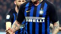 Selebrasi gelandang Inter Milan Radja Nainggolan usai mencetak gol ke gawang Sampdoria pada Serie A di Stadion San Siro, Milan, Minggu (17/2). Inter Milan menang 2-1. (Matteo Bazzi/ANSA via AP)