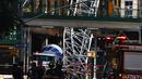 Salah satu petugas pemadam kebakaran mengalami nyeri dada dan dibawa ke rumah sakit setempat, tetapi semua cedera tidak mengancam jiwa, kata Wakil Komisaris Pemadam Kebakaran New York Joseph W. Pfeifer dalam sebuah konferensi pers. (Kena Betancur / AFP)