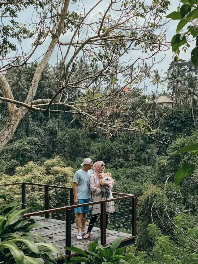 Ajak Anak Pertama Kali, Ini 6 Potret Rezky Adhitya dan Citra Kirana Liburan di Bali