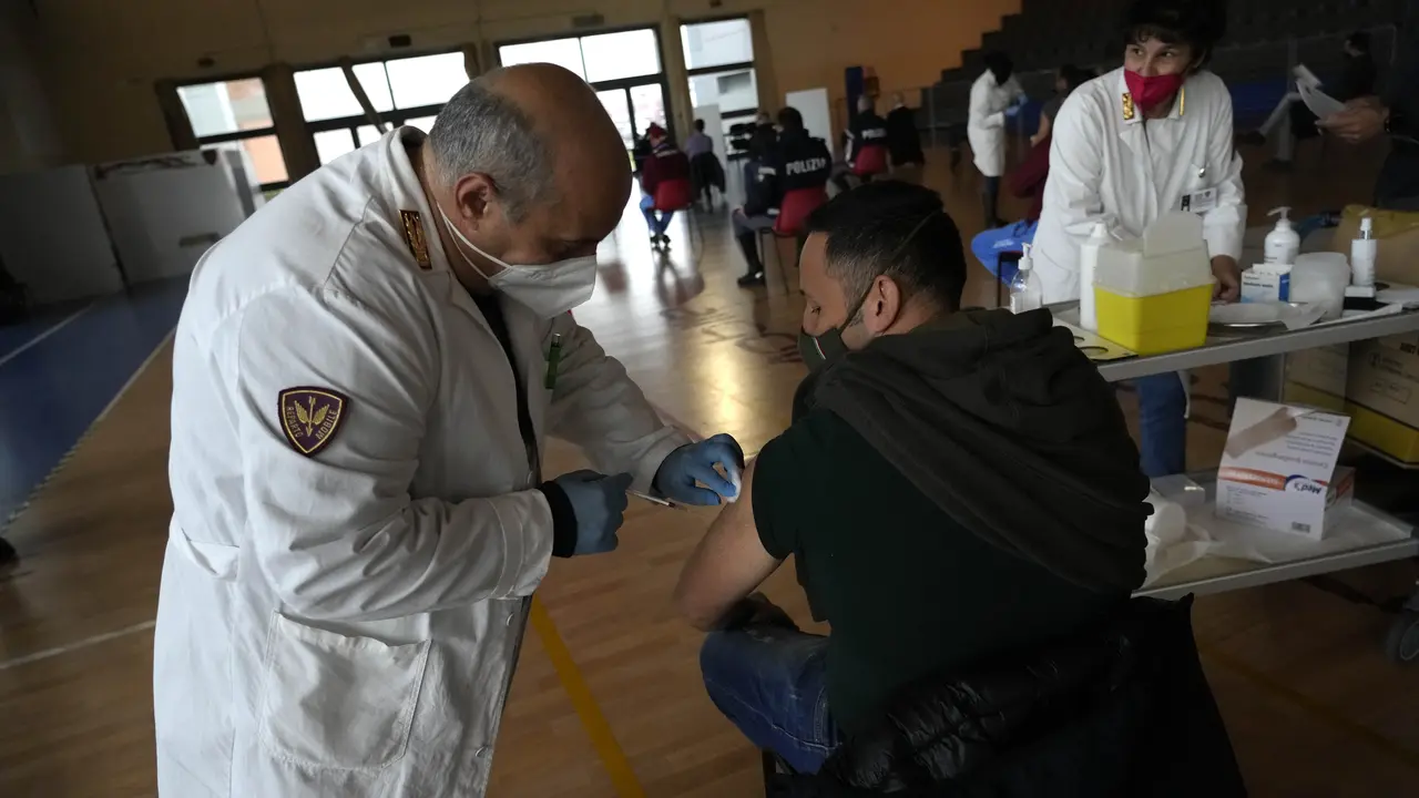 Polisi Italia Wajib Suntik Vaksin Covid-19