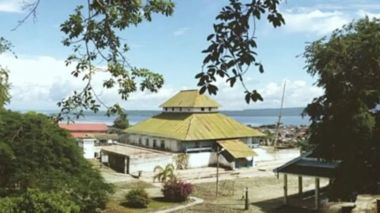 6 Fakta Menarik Masjid Agung Keraton Buton di Pulau Bau-Bau Sulawesi ...