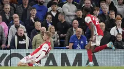 Pada laga ini Eddie Nketiah memborong dua gol Arsenal, sedangkan dua gol lainnya dicetak Emile Smith Rowe dan eksekusi penalti Bukayo Saka. (AP/Frank Augstein)