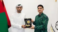 CEO Persis Solo, Kaesang Pangarep bersama perwakilan dari direksi UAE Pro League (Dok. Persis Solo)
