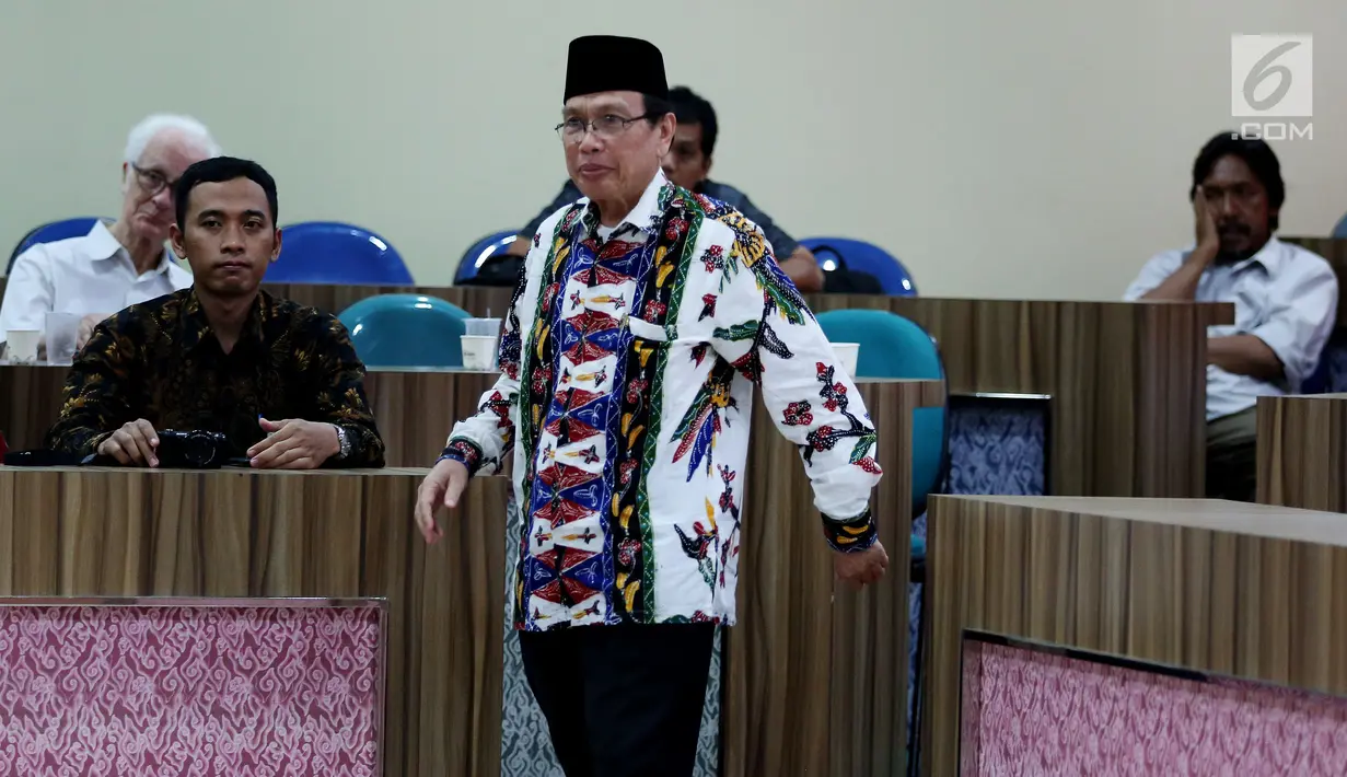 Rais Syuriah NU, KH Masdar Farid Mas'udi saat menghadiri diskusi, di Jakarta, Rabu (13/12).  Diskusi tersebut membahas "Hubungan Islam dan Pancasila". (Liputan6.com/JohanTallo)