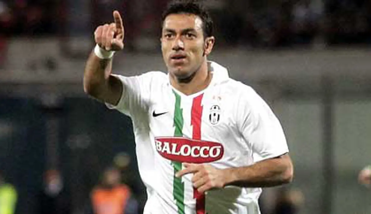 Kegembiraan strikerJuventus Fabio Quagliarella seusai menjebol gawang Catania dalam lanjutan Serie A di Angelo Massimino Stadium, 5 Desember 2010. Juve unggul 3-1. AFP PHOTO / MARCELLO PATERNOSTRO 