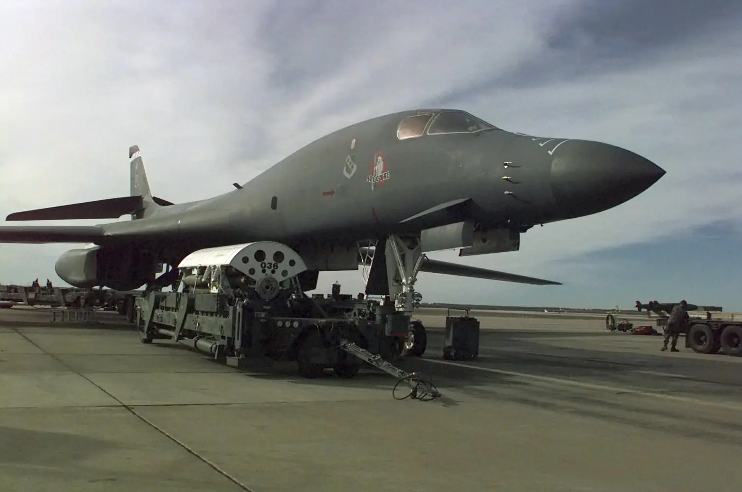 Pesawat bomber Amerika Serikat, Rockwell B-1 Lancer, saat persiapan jelang Operation Desert Fox, 1998 (Wikimedia Commons)