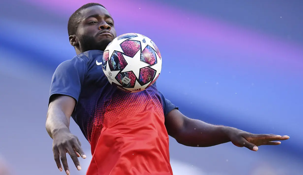 2. Dayot Upamecano (RB Leipzig) - Pemain asal Prancis ini menjadi salah satu kandidat kuat pengganti Virgil Van Dijk. Penampilan apik bersama klub asal Jerman tersebut membuat Liverpool layak mencoba menggunakan jasanya. (David Ramos/Pool via AP)