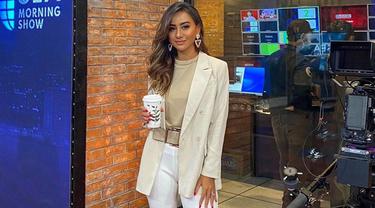7 Potret Karina Basrewan yang Sukses Sabet Gelar Miss Earth Indonesia 2022