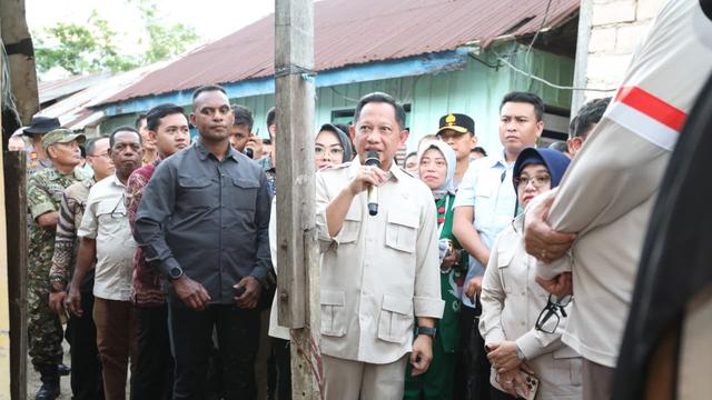 Mendagri Tito Tinjau Program BSPS, Sebut Negara Harus Hadir untuk Rakyat