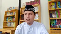 Ustadz Ismail ketika ditemui di perpustakaan SMP Islam Takwinul Ummah Karawang, Senin (13/1/2020).