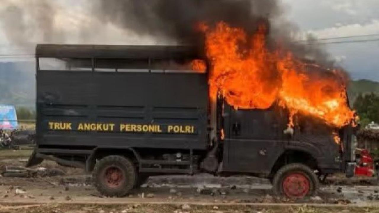 Kerusuhan Syukuran Bupati Jayawijaya di Wamena, 6 Orang Luka dan Truk Polisi Dibakar