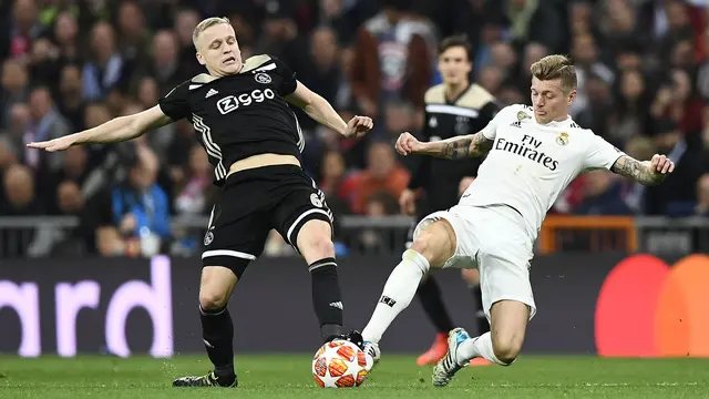Manchester United Boyong Gelandang Donny van de Beek