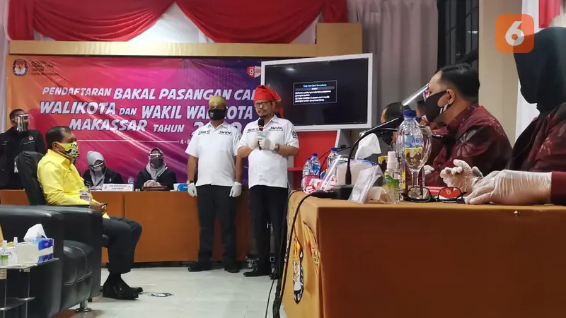 Irman YL dan Andi Zunnun mendaftar di KPU Makassar (Fauzan/Liputan6.com)