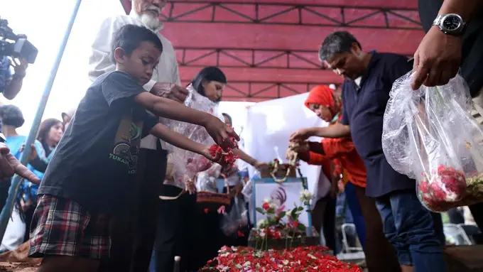 [Bintang] Pemakaman renita Sukardi