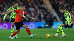 Luton dan Arsenal saling berbalas gol. Nmaun, akhirnya The Gunners yang unggul dengan mencetak 4 gol melalui Gabriel Martinelli, Gabriel Jesus, Kai Havertz, dan Declan Rice. Sedangkan 3 gol Luton dilesakkan Gabriel Osho, Elijah Adebayo, dan Ross Barkley. (AP Photo/Ian Walton)