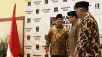 Ketua Umum Partai Gerindra, Prabowo Subianto (kiri), Ketua Majelis Syuro PKS Salim Segaf Al-Jufri dan Presiden PKS Sohibul usai pertemuan tertutup di kantor DPP PKS, Jakarta, Senin (30/07). (Liputan6.com/Herman Zakharia)