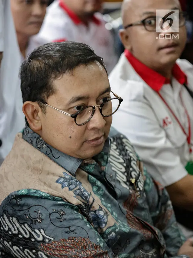 Senyum Fadli Zon Saat Hadiri Sidang Ahmad Dhani