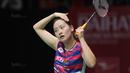 Chae Yoo-jung merapikan rambut saat melawan Greysia/Apriyani pada perempatfinal Daihatsu Indonesia Master 2018 di Istora Senayan, Kamis (26/1/2018). Greysia/Apriyani menang 21-16,21-15 (Bola.com/Nick Hanoatubun)