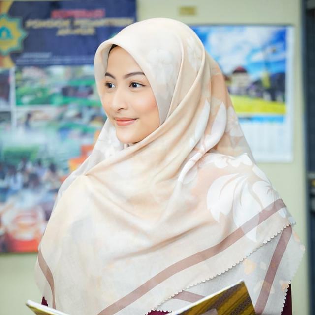 6 Potret Valeria Stahl Tampil Berhijab, Pemeran Farah di Sinetron Anak Jalanan
