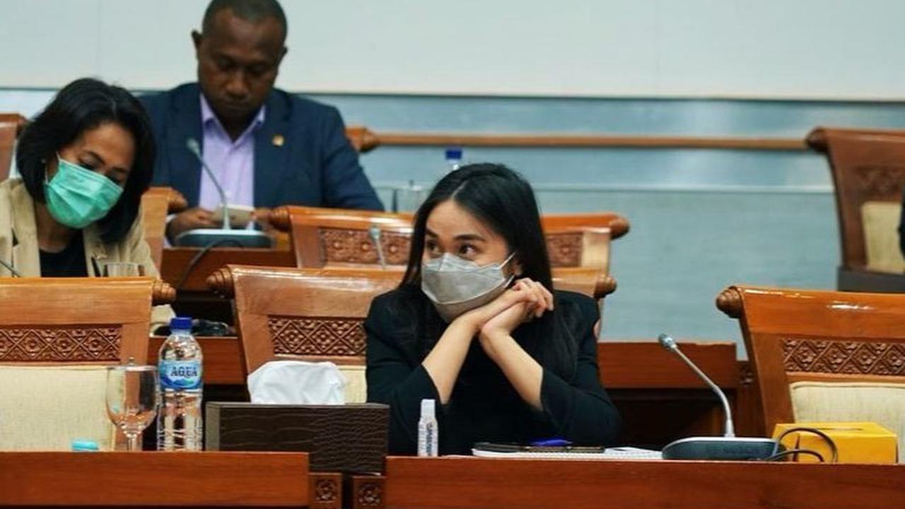 Ia berhasil duduk di Dewan Perwakilan Rakyat RI masa bakti 2019-2024 saat usianya masih 23 tahun. Tidak heran apabila Farah menjadi satu dari tiga anggota DPR termuda terpilih di usia yang sama.<br>