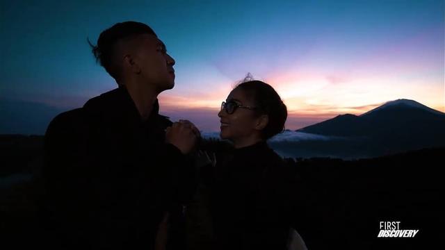 7 Momen Nikita Willy dan Indra Priawan Kembali Bulan Madu, Romantis