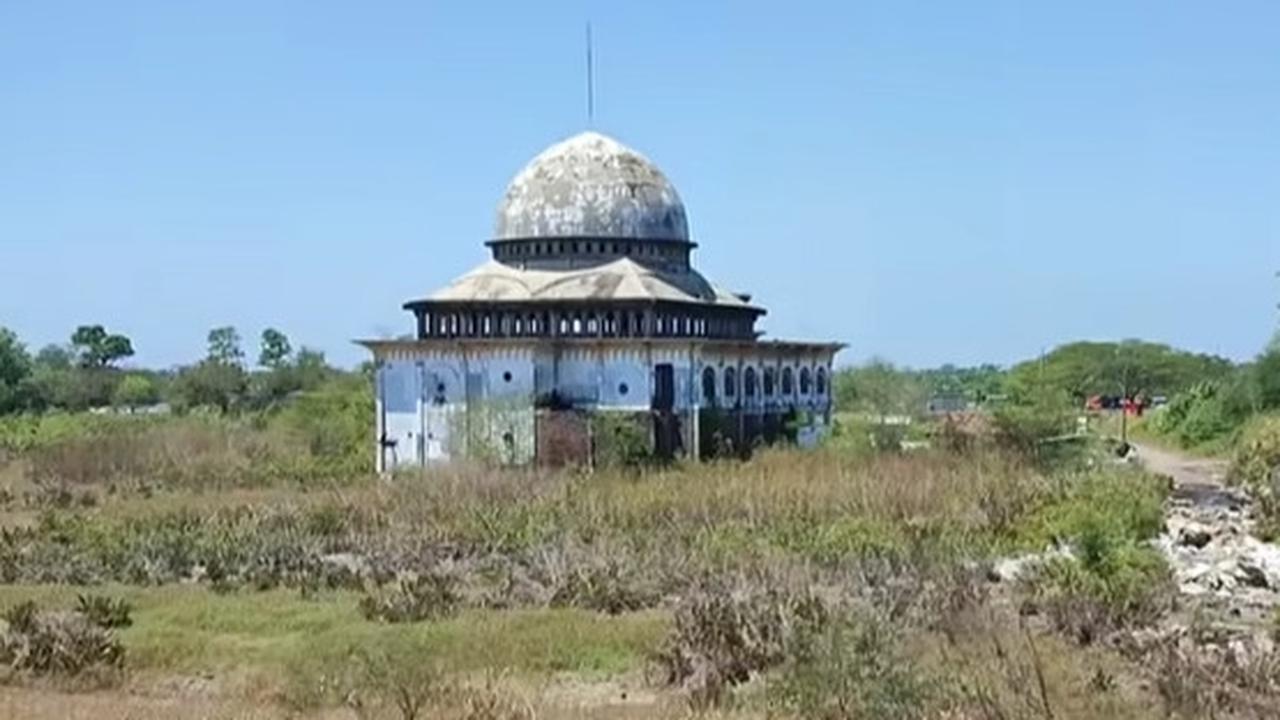 Potret Masjid di Tengah Lumpur Lapindo Berdiri Kokoh Sampai Sekarang, Dulu Digunakan Ibadah Kini Tak Lagi Berfungsi