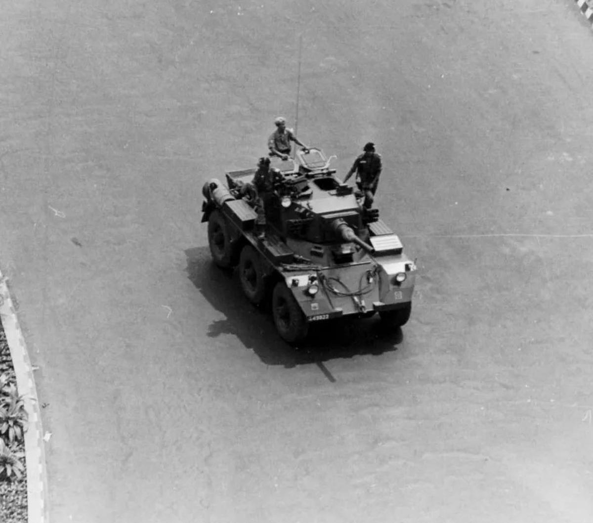 Pasca tragedi pilu 30 September 1965, Indonesia berada dalam situasi genting. TNI pun memburu para anggota dan simpatisan Partai Komunis Indonesia (PKI).<br>