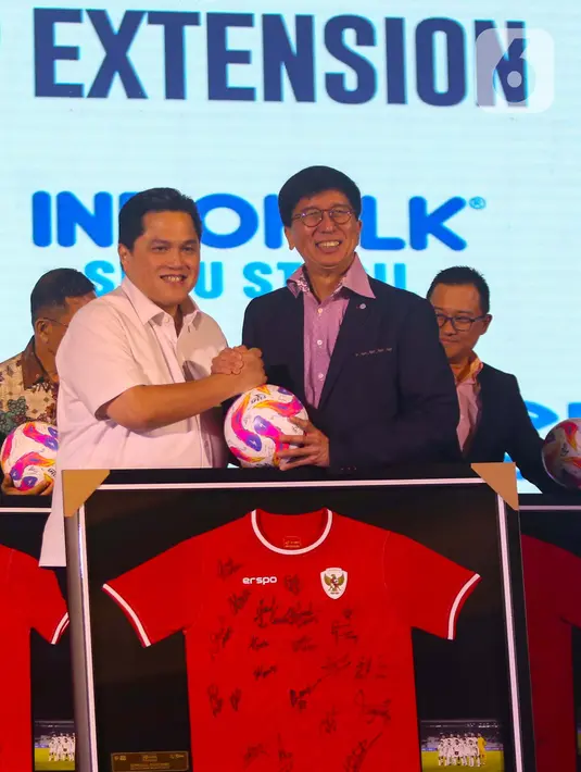 SCM berkomitmen turut membangun ekosistem sepak bola nasional yang baik dengan melanjutkan dukungannya selaku sponsor resmi tim nasional sepak bola Indonesia. (Liputan6.com/Angga Yuniar)