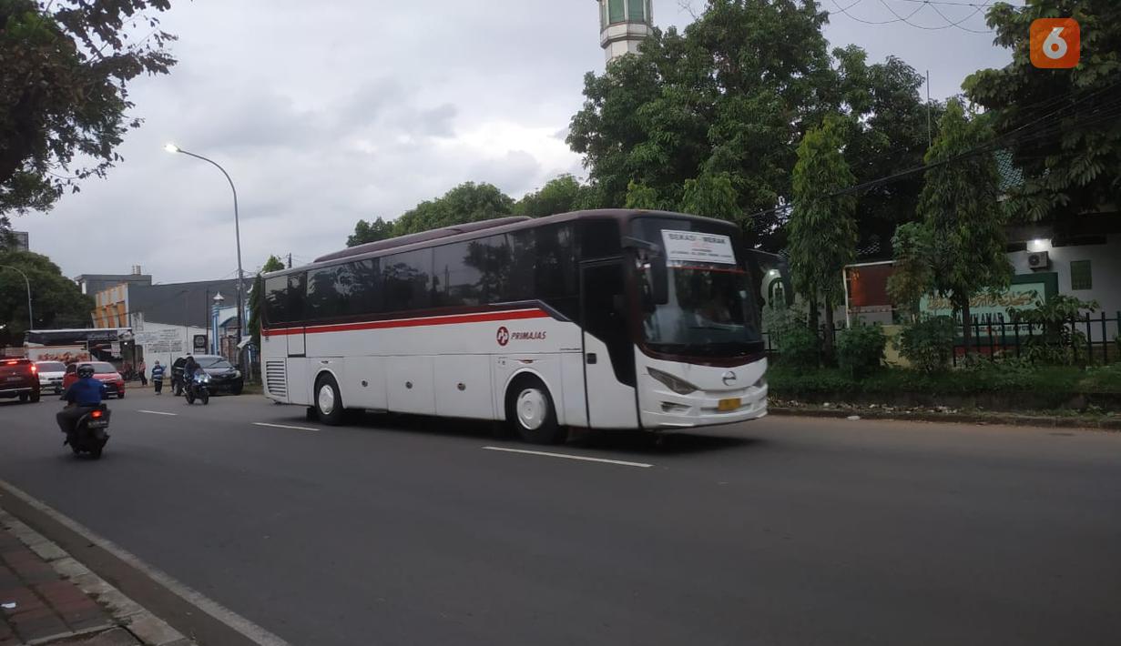 Rahayu Santosa Ecoline milik PO Primajasa.