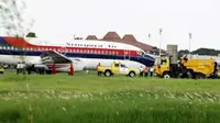 pesawat Sriwijaya Air PK-CJA dengan tujuan Jakarta-Padang dengan penumpang 134 orang yang sempat tergelincir di Run 07 Utara Bandara Soekarno Hatta, Tangerang, Banten. (Antara)