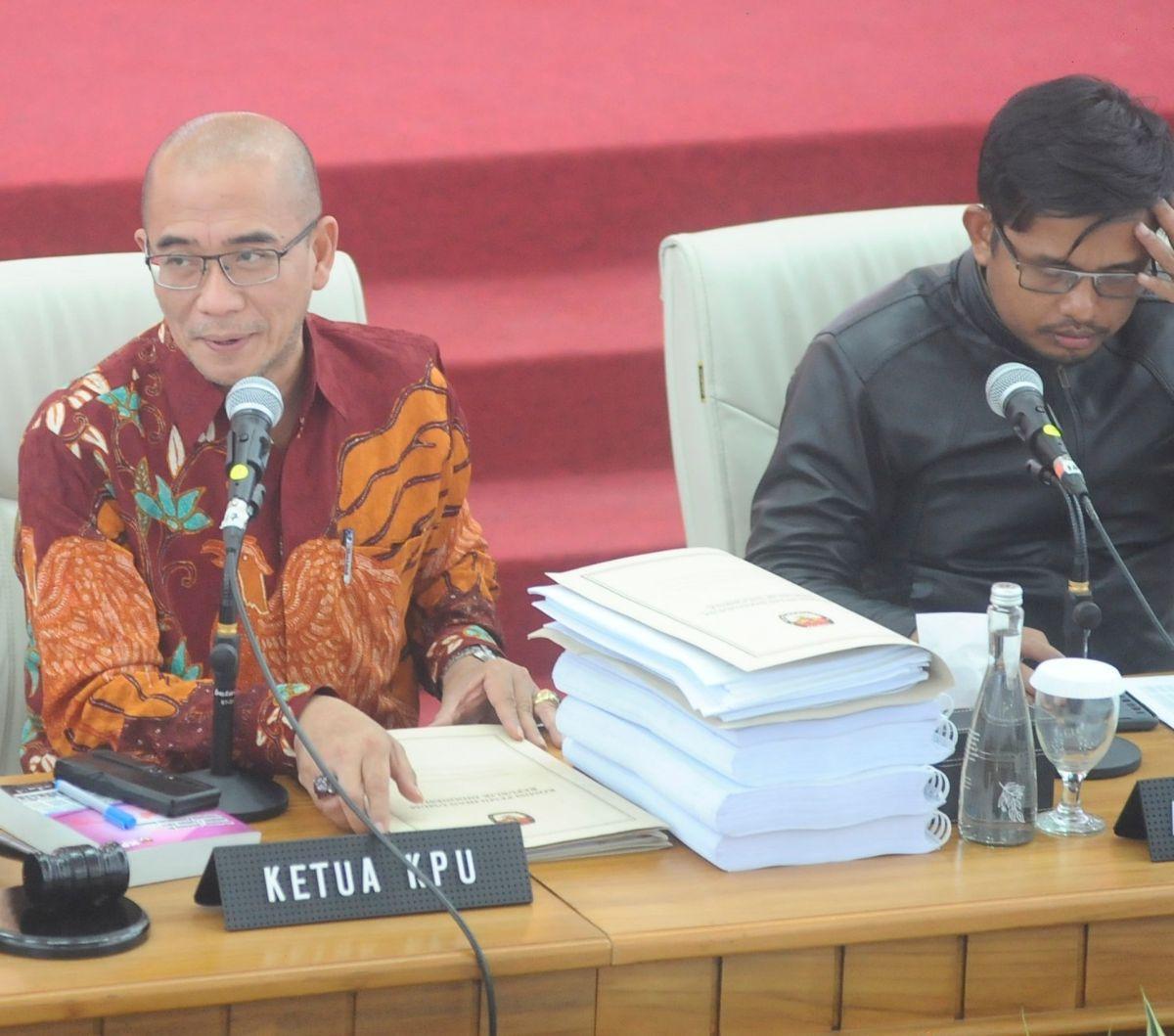Setelah selesai mengikuti persidangan di Dewan Kehormatan Penyelenggara Pemilu (DKPP), Hasyim kembali membuka rapat pleno rekapitulasi tersebut sekitar pukul 14.45 WIB. Foto: merdeka.com / Arie Basuki