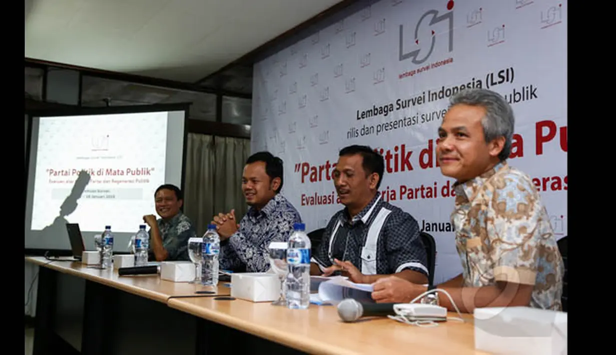 Gubernur Jateng Ganjar Pranowo (kanan), Anggota DPD I Gede Pasek Suardika (tengah), Walikota Bogor Bima Arya Sugiarto (kedua kiri) hadir pada acara Survei Partai Politik di Mata Publik di Jakarta, Minggu (25/1/2015). (Liputan6.com/Faizal Fanani)