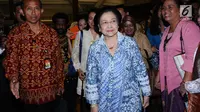 Presiden kelima RI Megawati Soekarnoputri usai menghadiri pembukaan Festival Prestasi Indonesia di JCC Jakarta, Senin (21/8). Festival dibuka oleh Menko Kemaritiman Luhut B Pandjaitan. (Liputan6.com/Helmi Fithriansyah)
