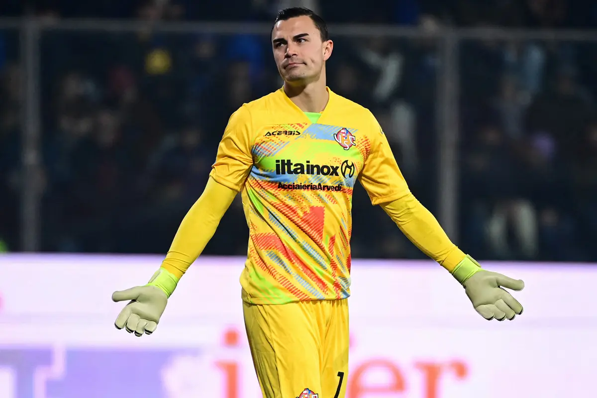 Foto: Momen Pemain Inter Milan Marah Pada Suporter Saat Emil Audero Terkena Petasan