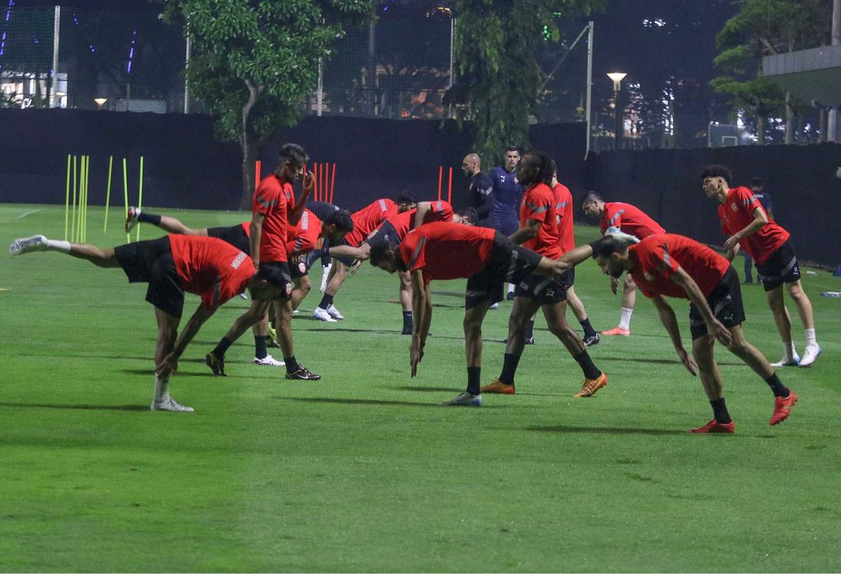 FOTO: Latihan Timnas Bahrain di Lapangan A Senayan