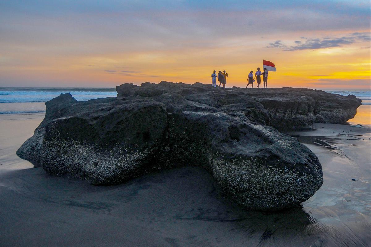 FOTO: Pantai Pasut, Permata Tenang di Tabanan yang Menawarkan Keindahan Senja
