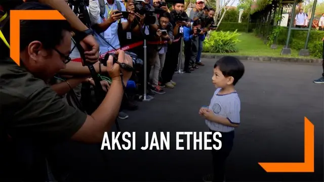 VIDEO: Tingkah Polah Jan Ethes Hadapi Awak Media