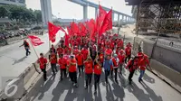 Buruh Mulai Bergerak ke Istana, Cakung Macet