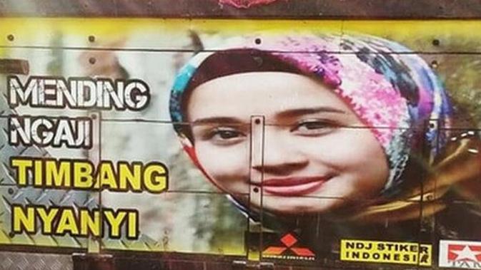 11 Gambar Artis Cantik di Belakang Truk - News ...