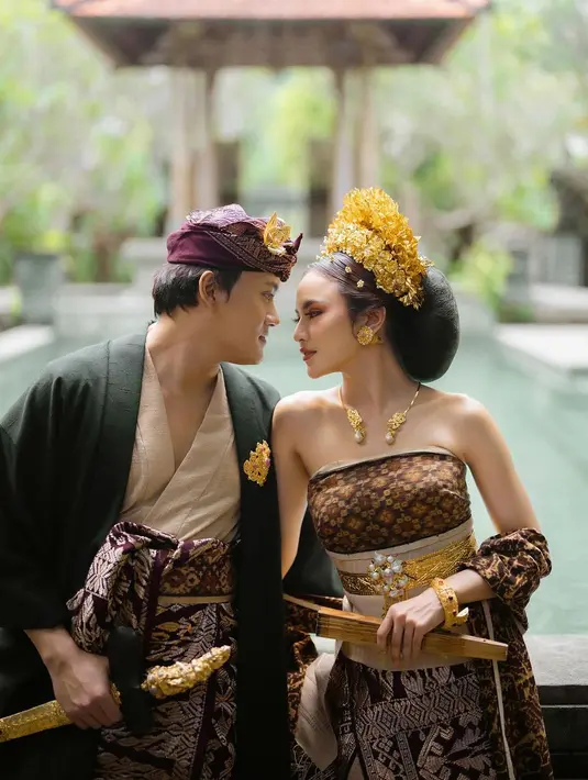 Foto prewedding Mahalini Raharja dan Rizky Febian mengusung konsep adat Bali. [@mahaliniraharja]