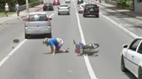 Google StreetView rekam terjadinya kecelakaan. (mirror.co.uk)